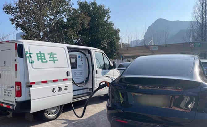 青神汽车搭电